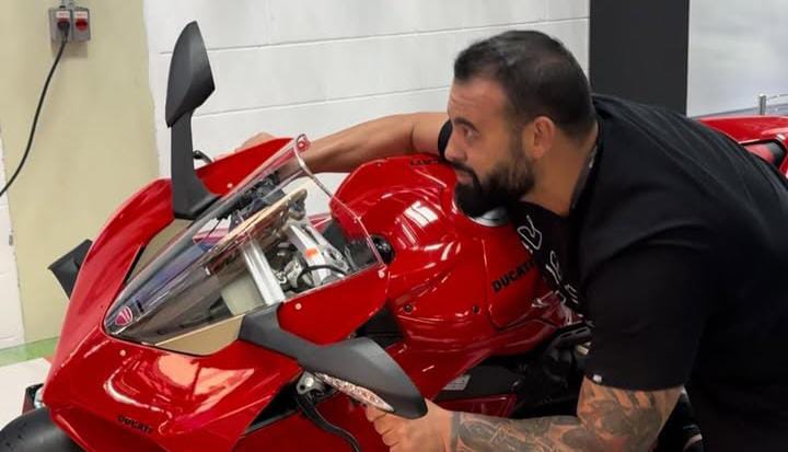 Piloto Peri Cunha morre em acidente em prova de motociclismo em MG