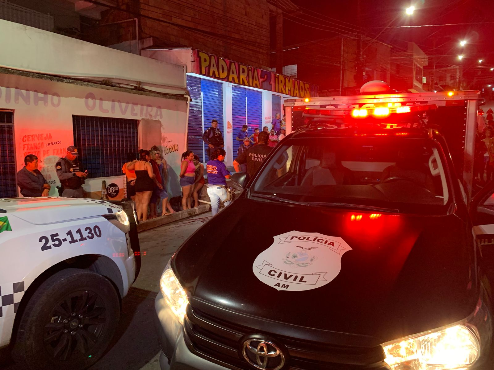 Homem tenta correr, mas é assassinado a tiros por dupla em moto no bairro Flores