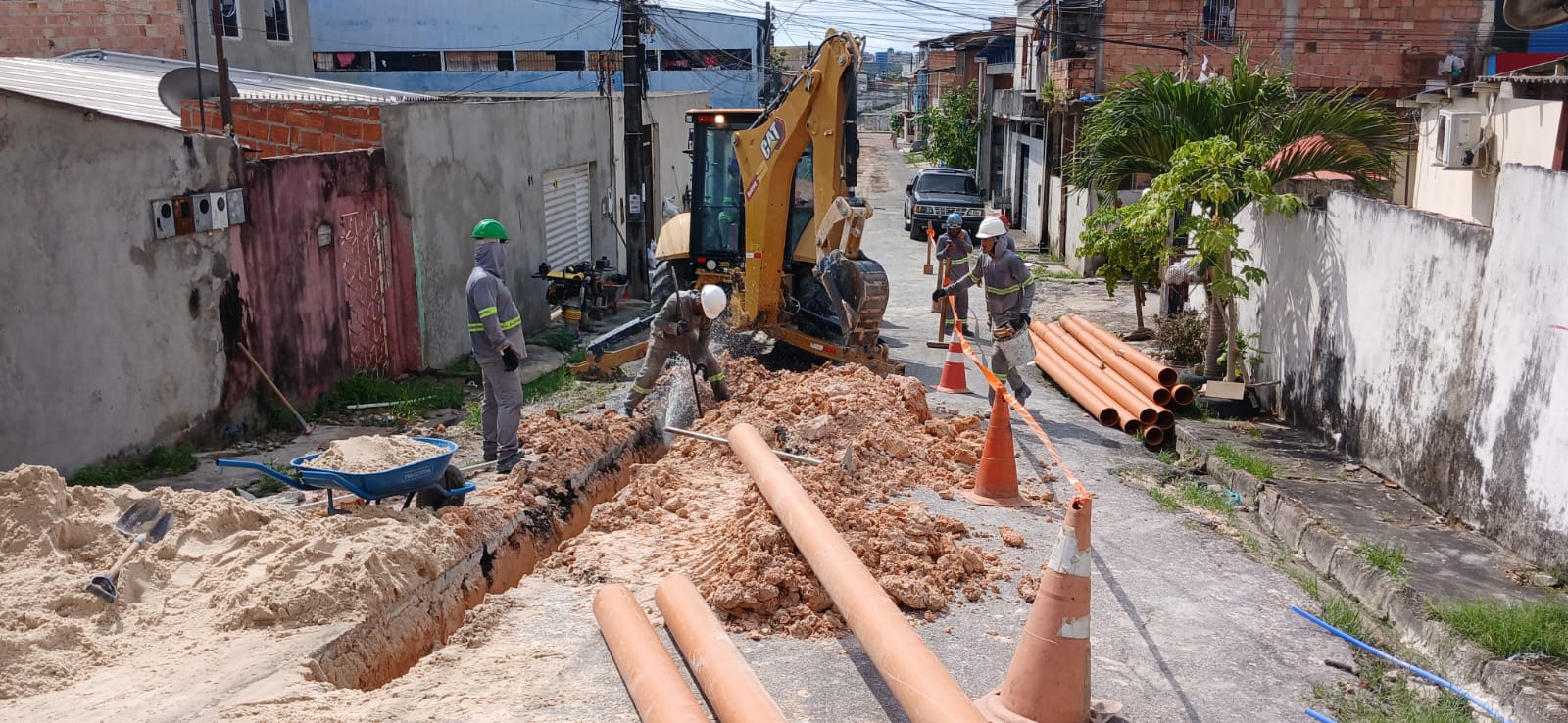 Moradores do Braga Mendes relatam "inferno" com obras da Águas de Manaus