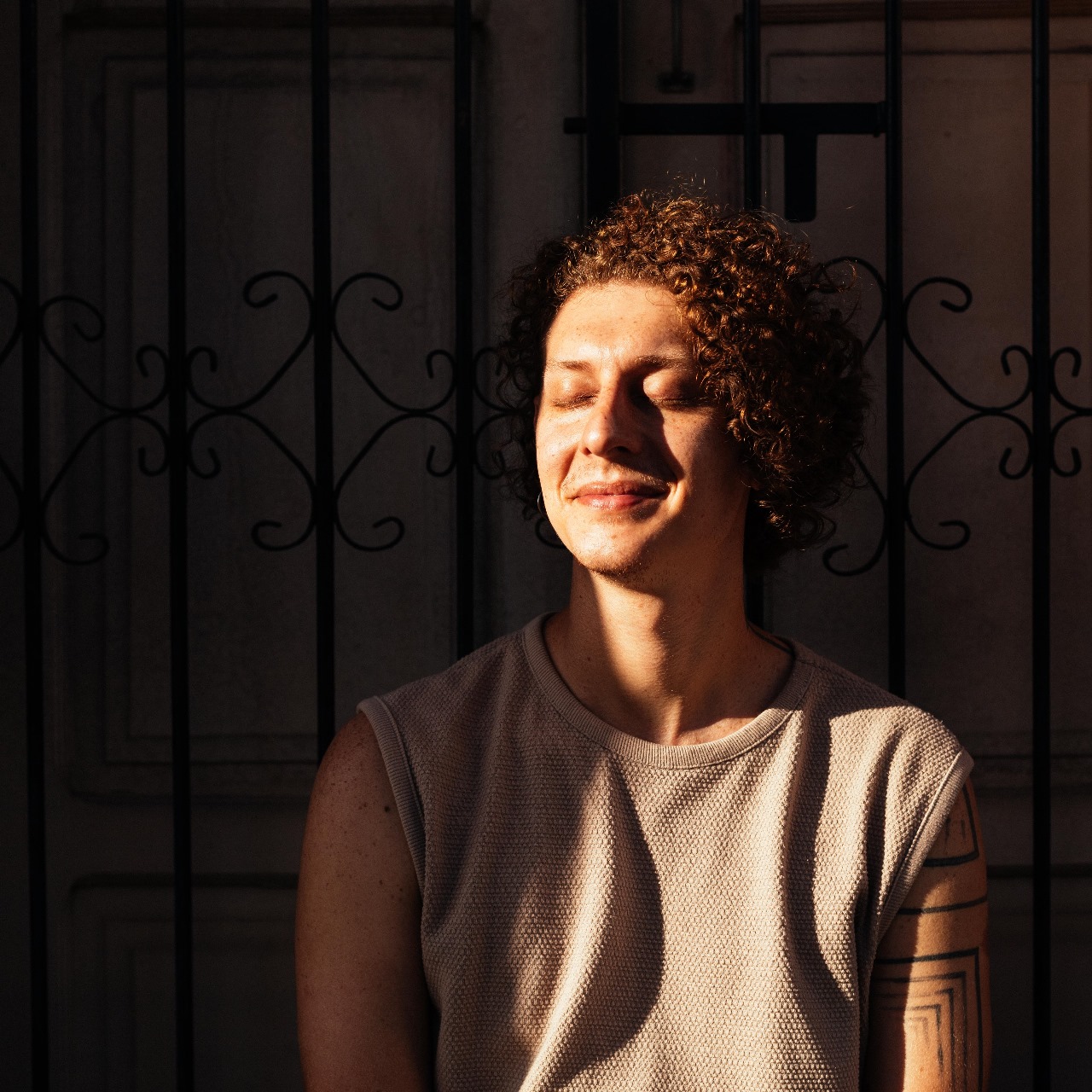 Cantor amazonense Nando Montenegro lança EP de estreia “RUMO”