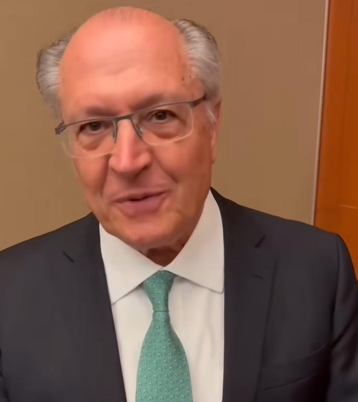 Avião da FAB com Geraldo Alckmin e ministros apresenta falha na Colômbia