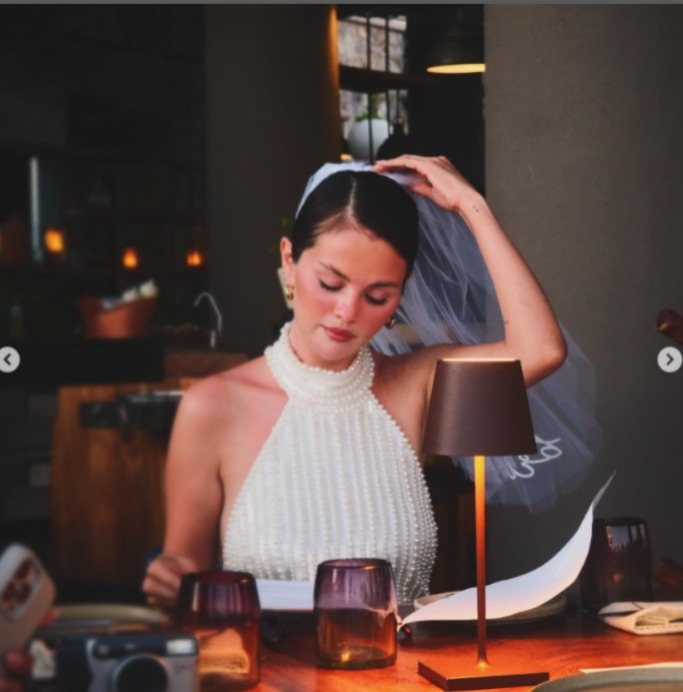 Selena Gomez abre álbum de despedida de solteira no México