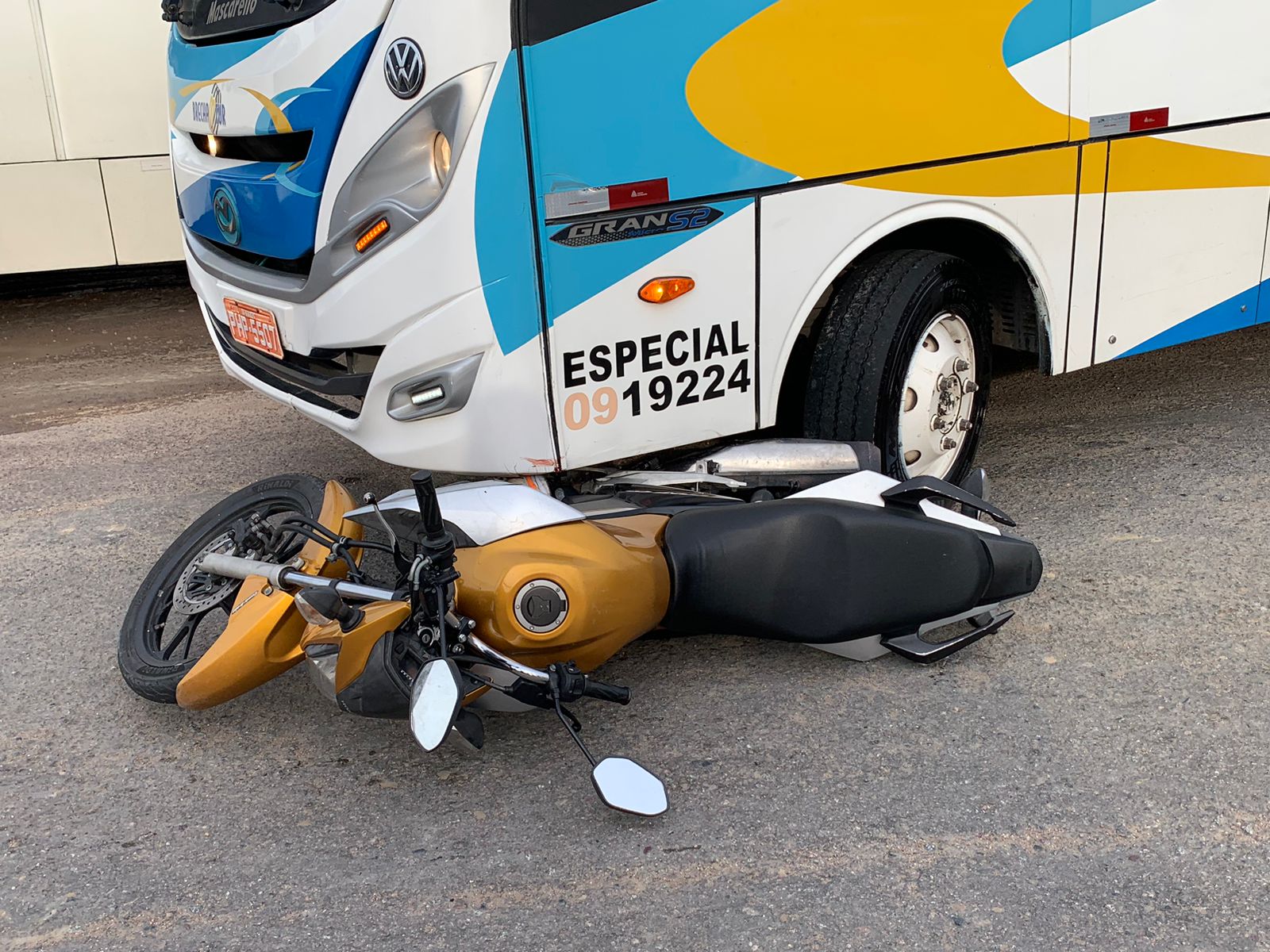 Acidente na avenida Rodrigo Otávio deixa tio e sobrinho feridos