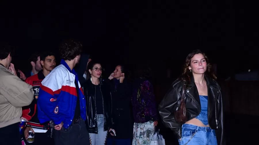 Irmã de Bruna Marquezine surge com ex-affair de Anitta no The Town