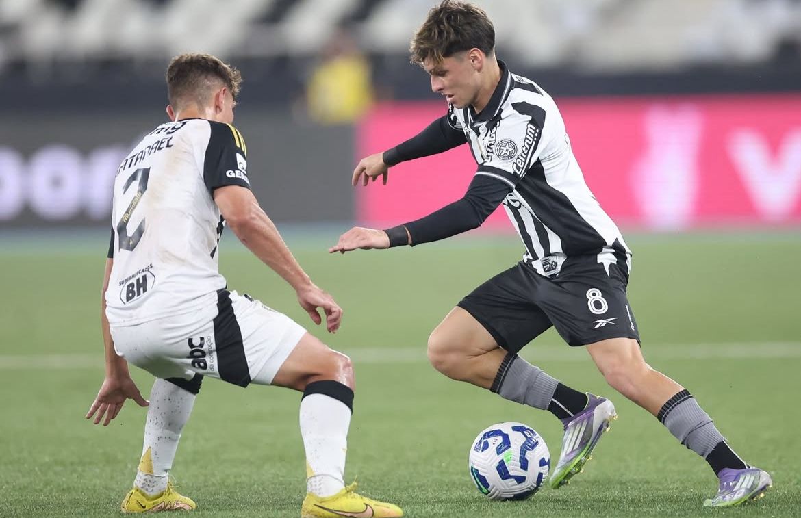 Botafogo supera metade do jogo com um a menos e vence Atlético-MG em casa