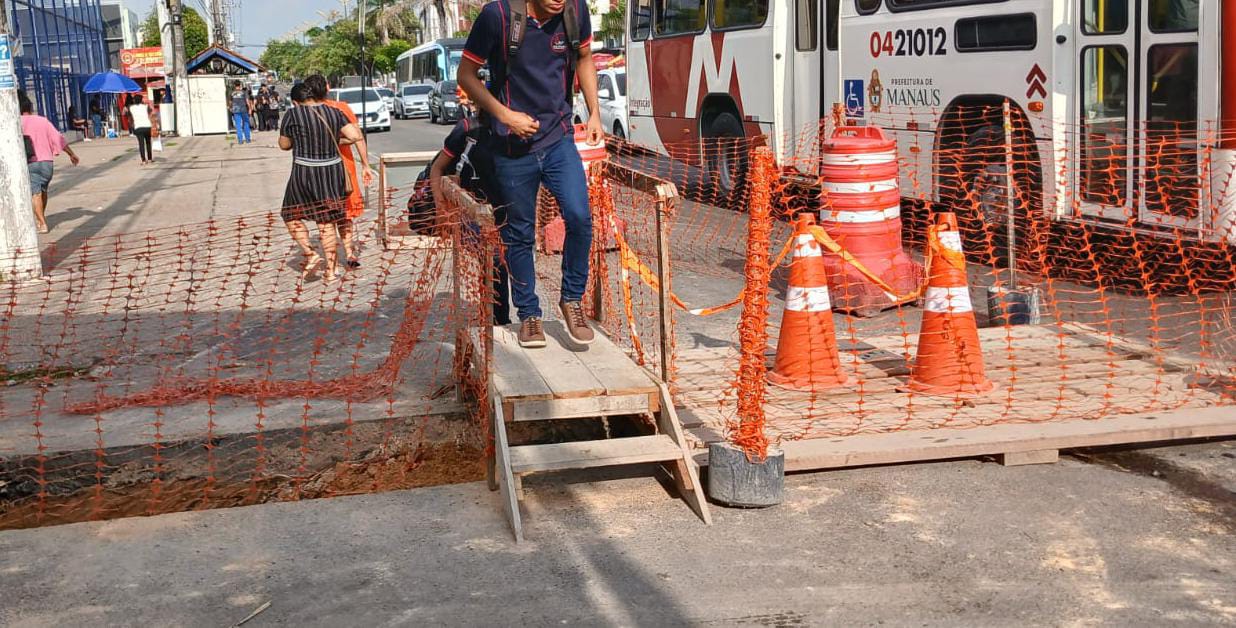 Descaso da Águas de Manaus prejudica alunos na Cidade Nova