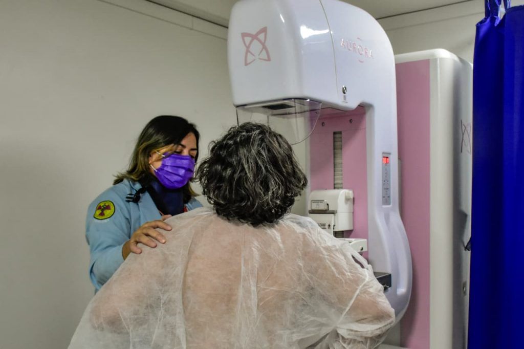 Amazonas reforça combate ao câncer de mama com ampliação de diagnóstico no Outubro Rosa
