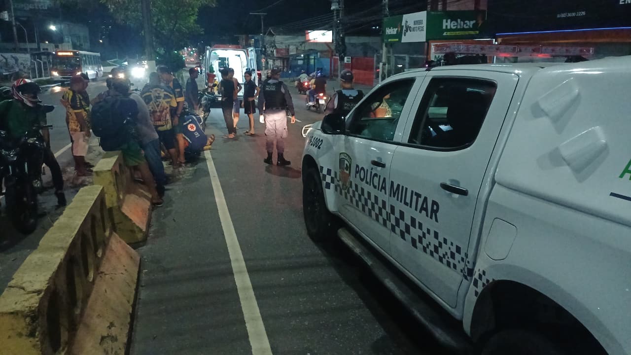 Acidente com motos deixa um ferido após manobra irregular na Cosme Ferreira