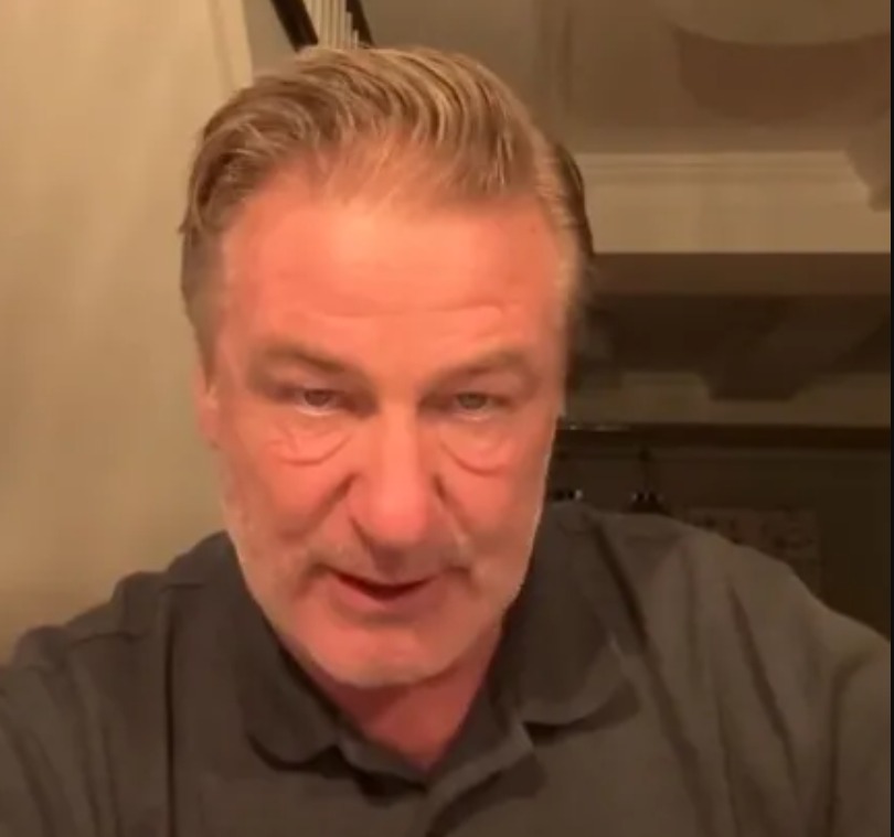 Alec Baldwin e irmão sofrem acidente de carro nos EUA