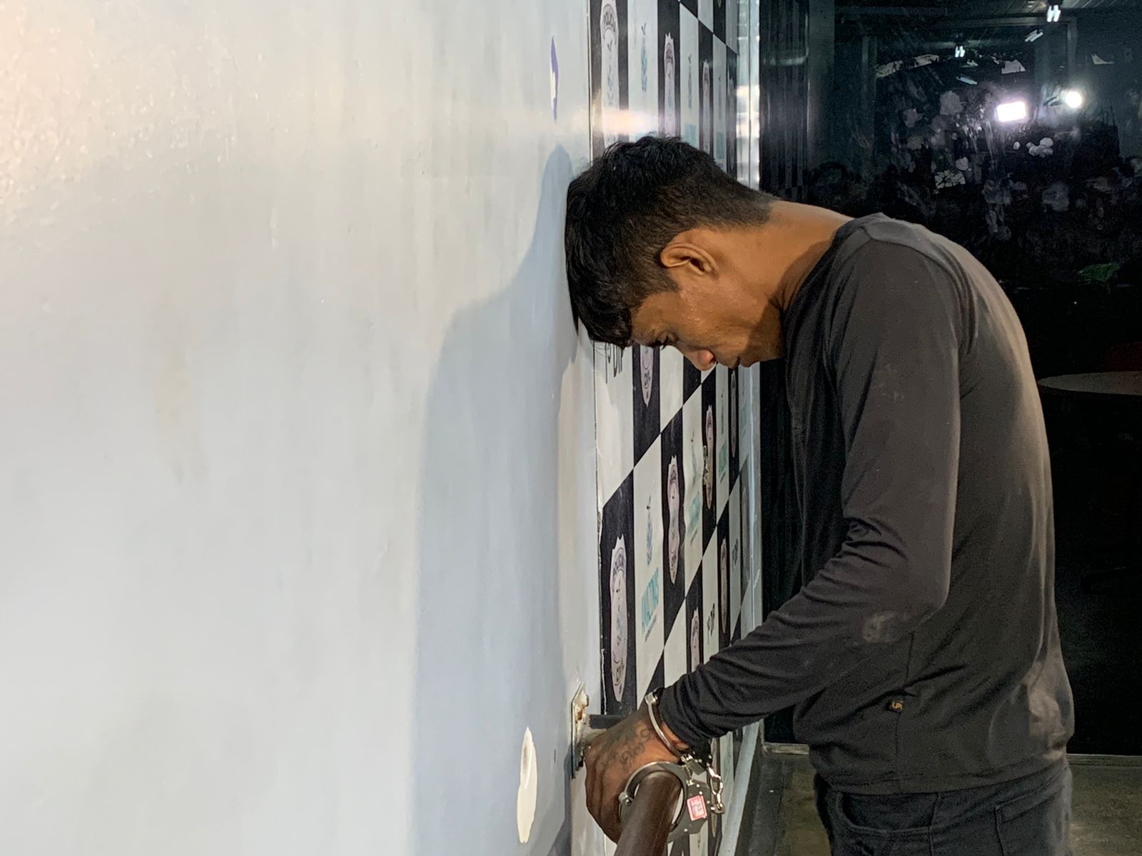 Suspeito é preso e comparsa foge após assaltos em Manaus