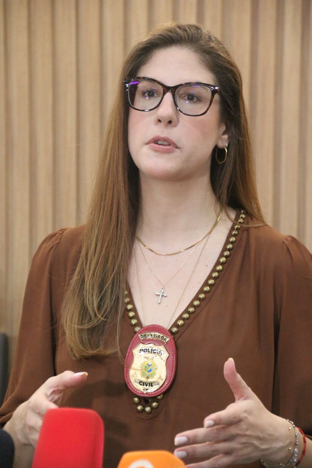 Homem é preso por agredir ex com pedaço de madeira e estuprá-la no São José