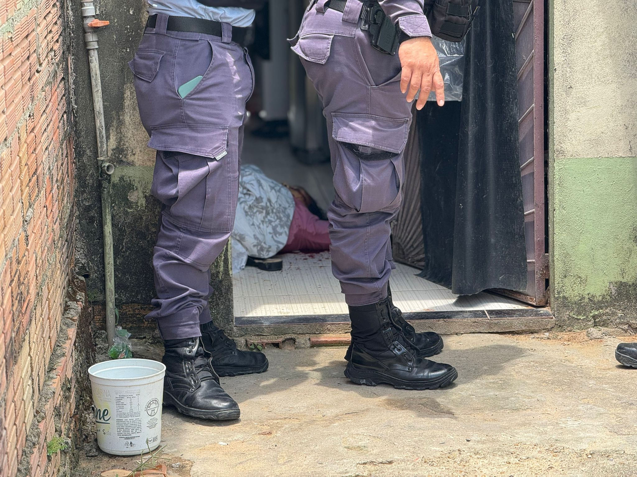 Filho mata mãe e esfaqueia cunhada no Gilberto Mestrinho