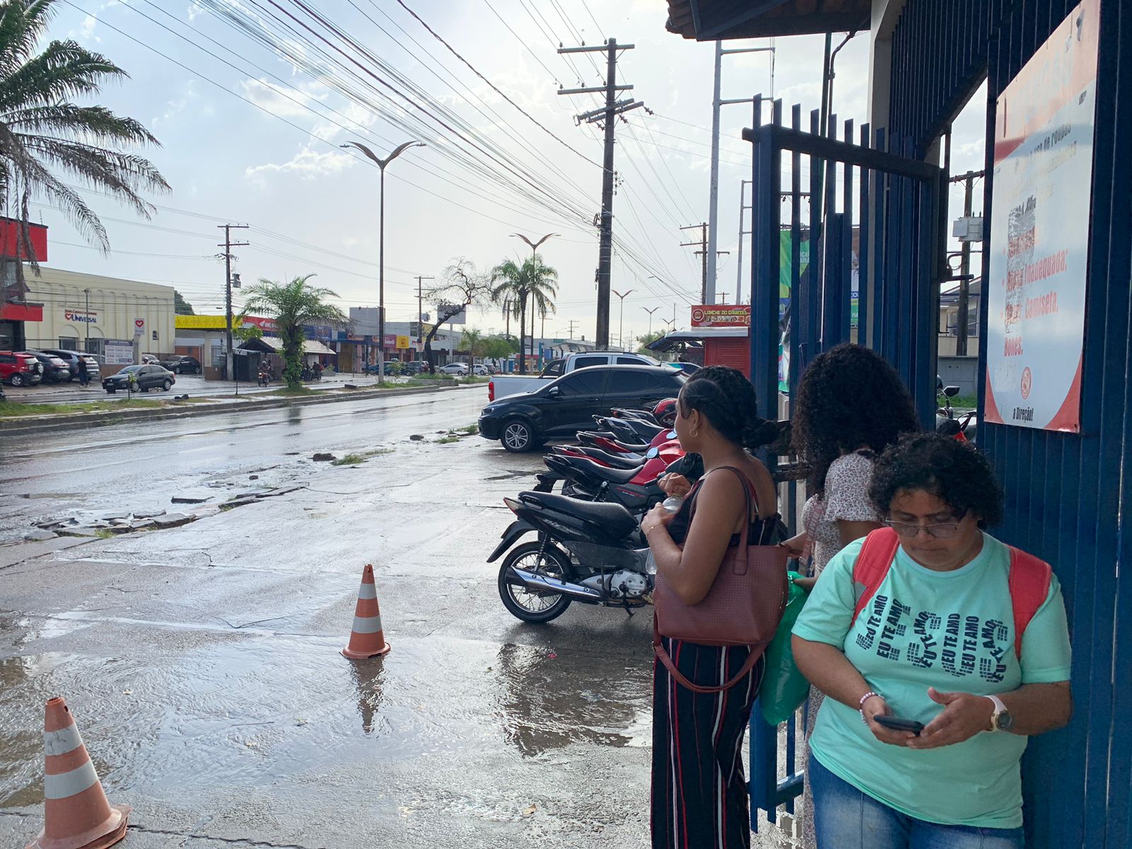 Enem 2025 tem 27% de abstenção em 1º dia; prova será reaplicada em dezembro no Paraná