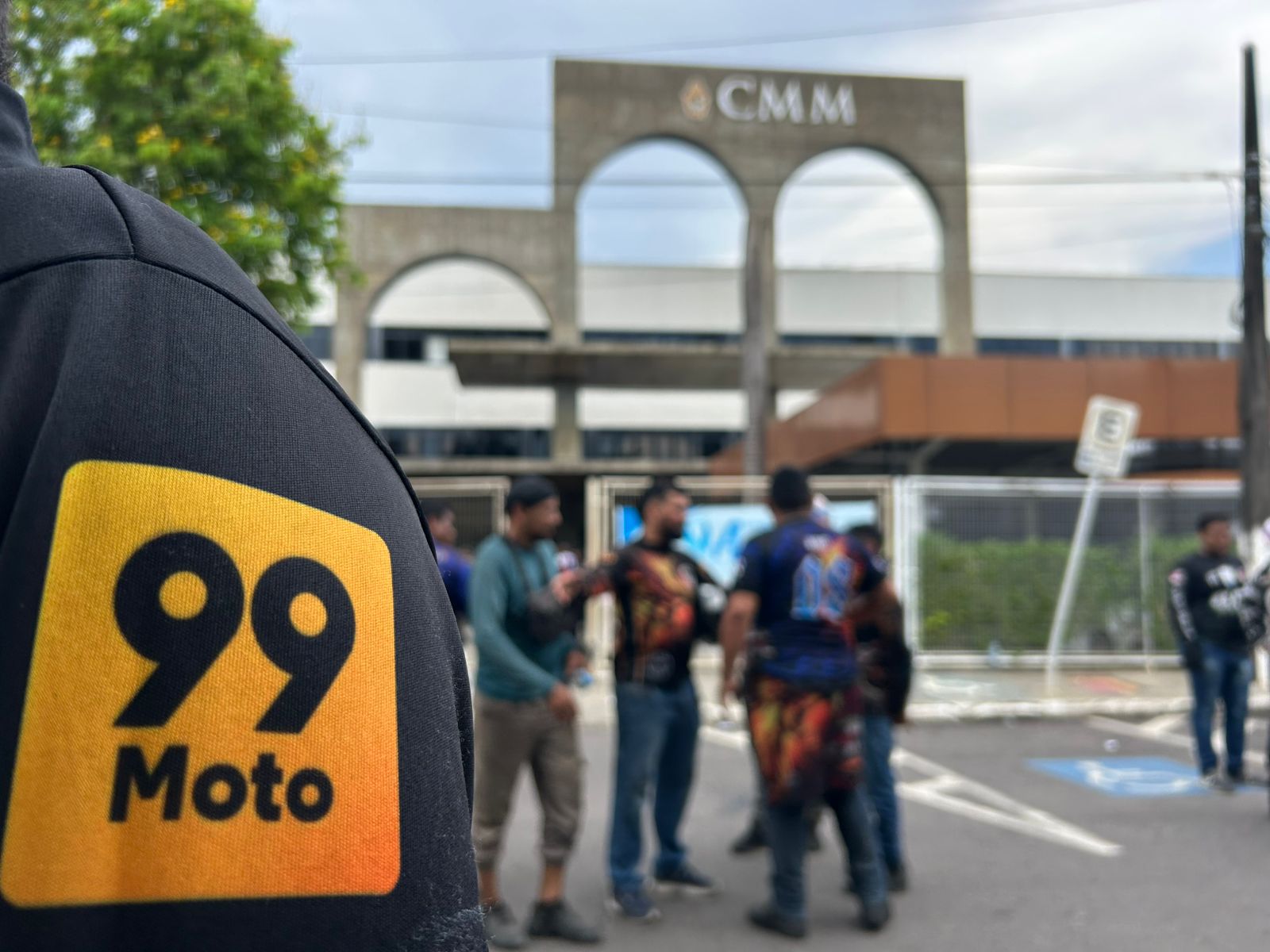 Motociclistas se reúnem na CMM para discutir a regulamentação do "motouber"