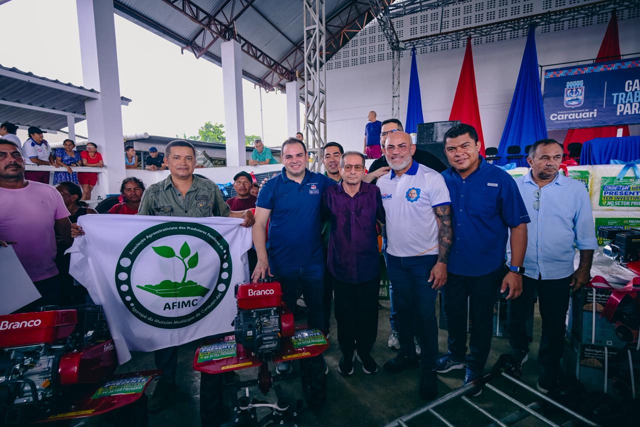 Governo do Amazonas entrega maquinários para produtores rurais em Carauari