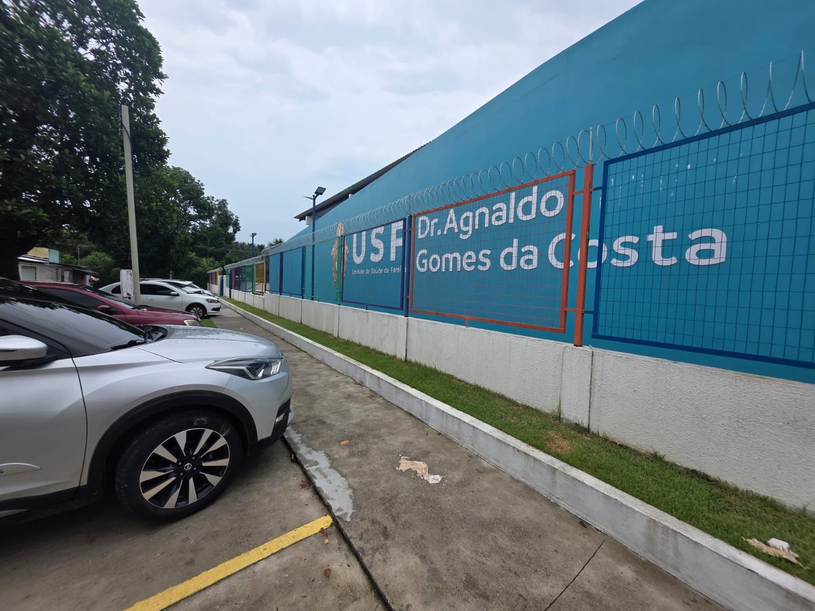 Quarteto armado ameaça vítimas durante assalto em USF de Manaus