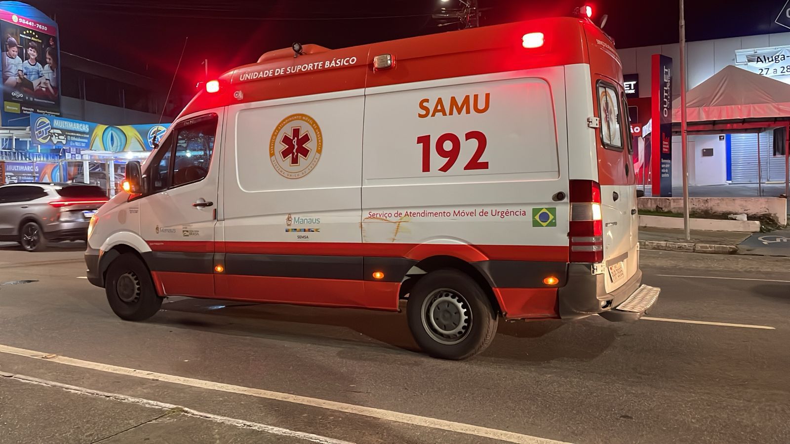 Homem é atropelado ao tentar atravessar Av. Ephigênio Salles