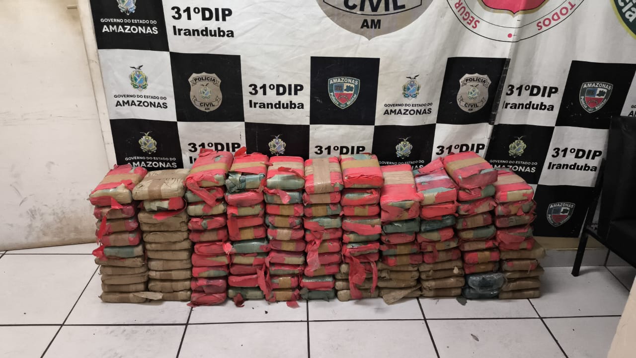 Polícia apreende 112 kg de drogas em rebocador no Iranduba