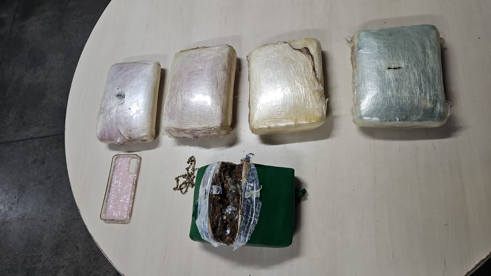 Polícia prende trio e apreende drogas vindas do interior para Manaus
