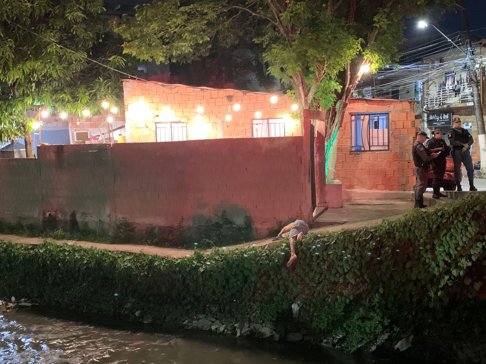 Homem é executado ao retornar de mercadinho no Parque Dez