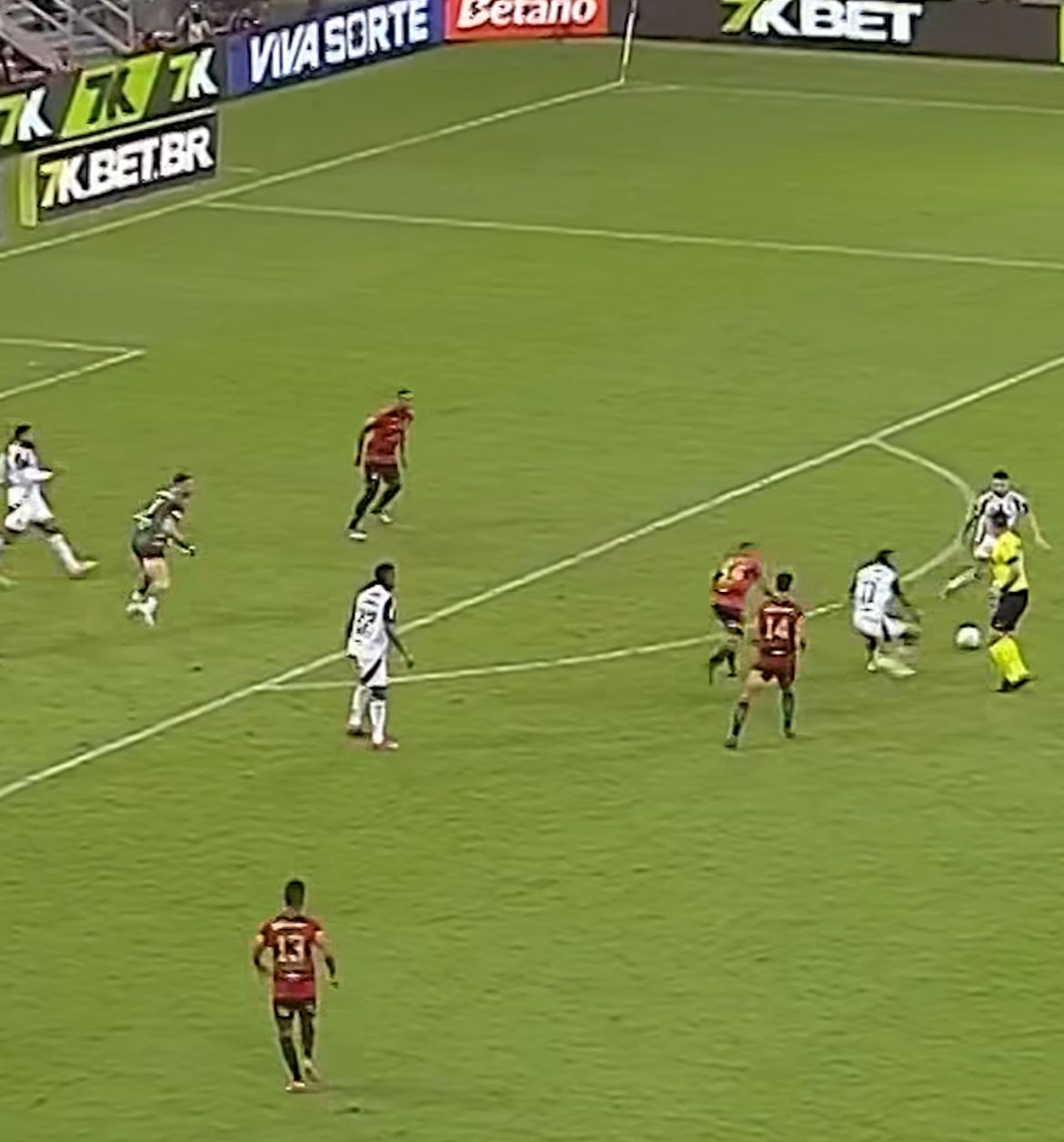 Flamengo derruba o Sport por 5 a 1 após expulsões na Arena de Pernambuco