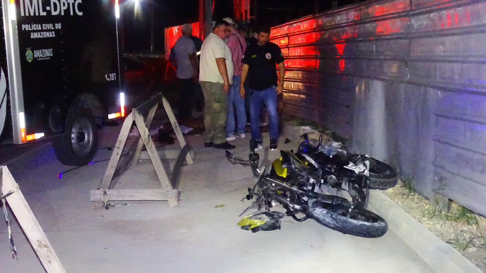 Homem morre em acidente de moto na Avenida do Turismo