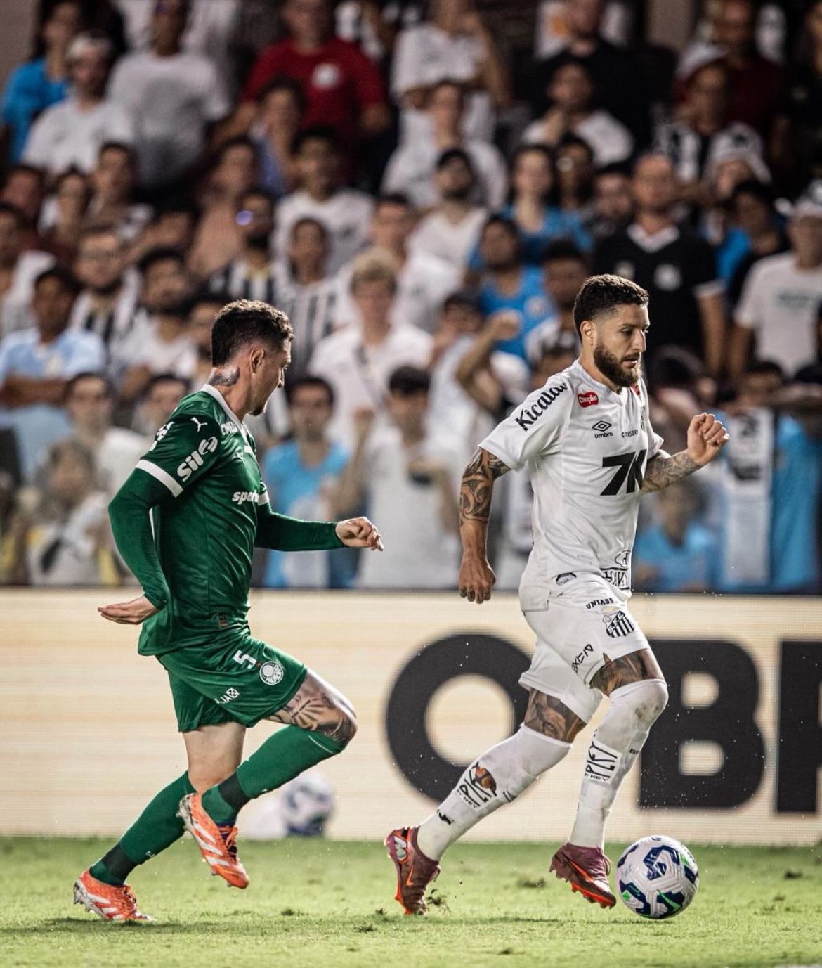 Santos vence Palmeiras, sai do Z-4 e tira rival da liderança