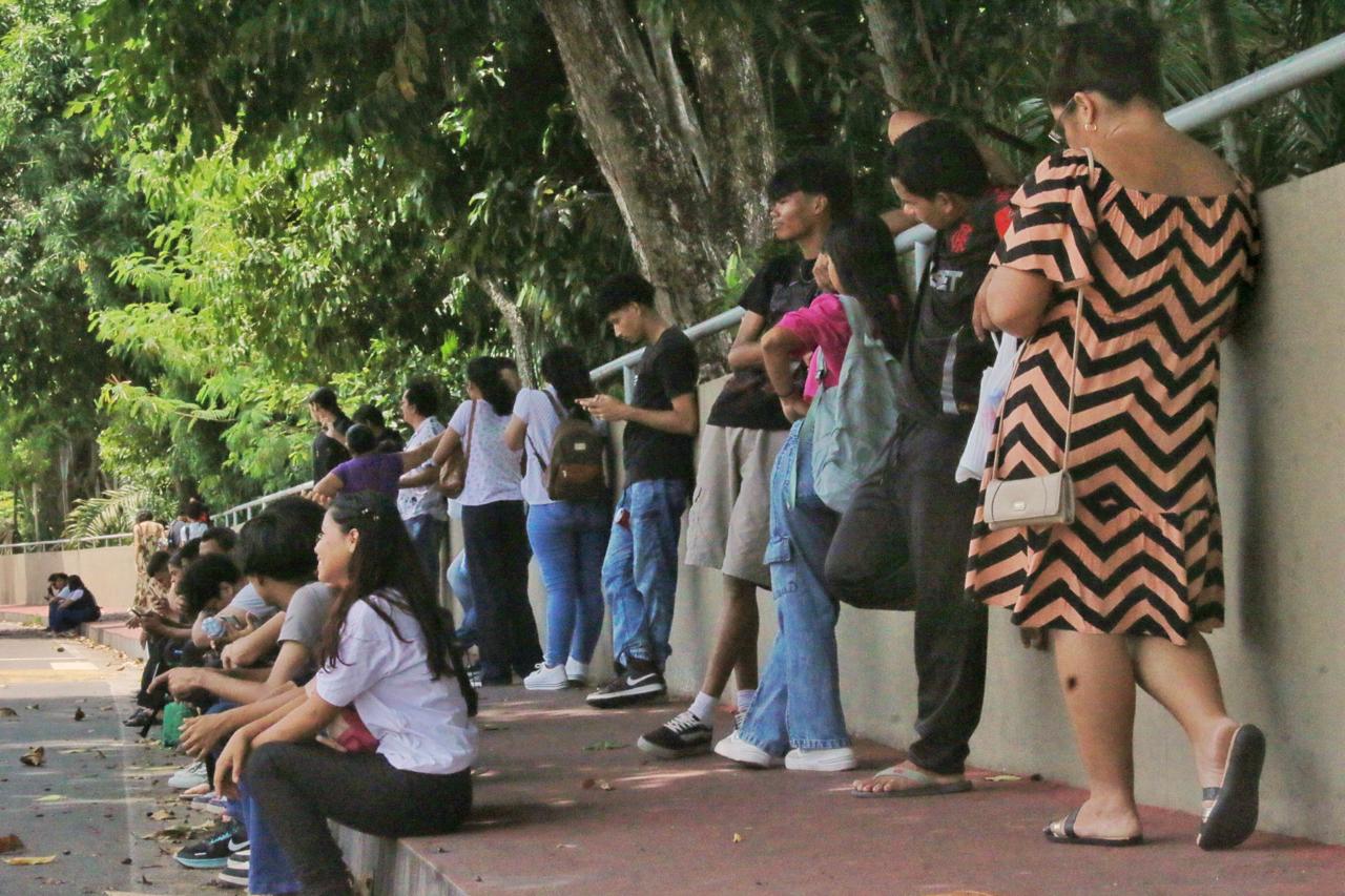 Candidatos se adiantam e chegam às escolas com folga para prova do Enem