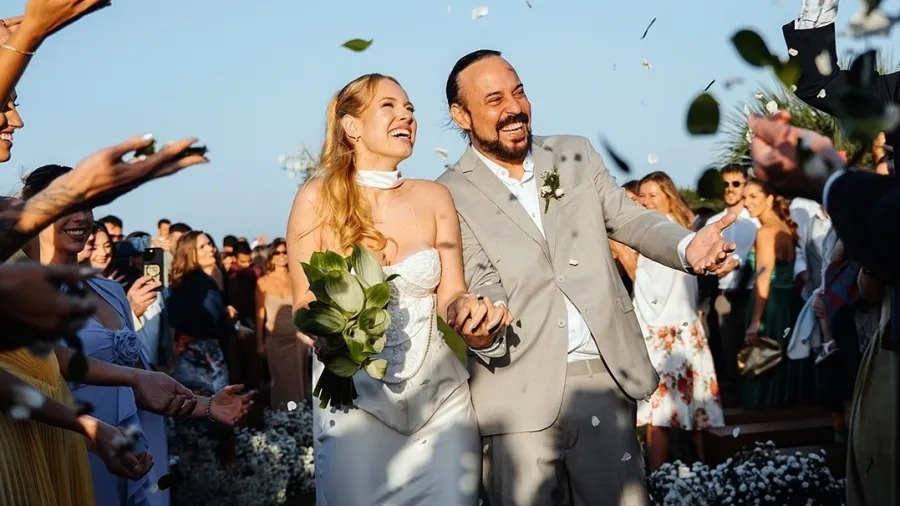 Gabriel O Pensador se casa em cerimônia intimista