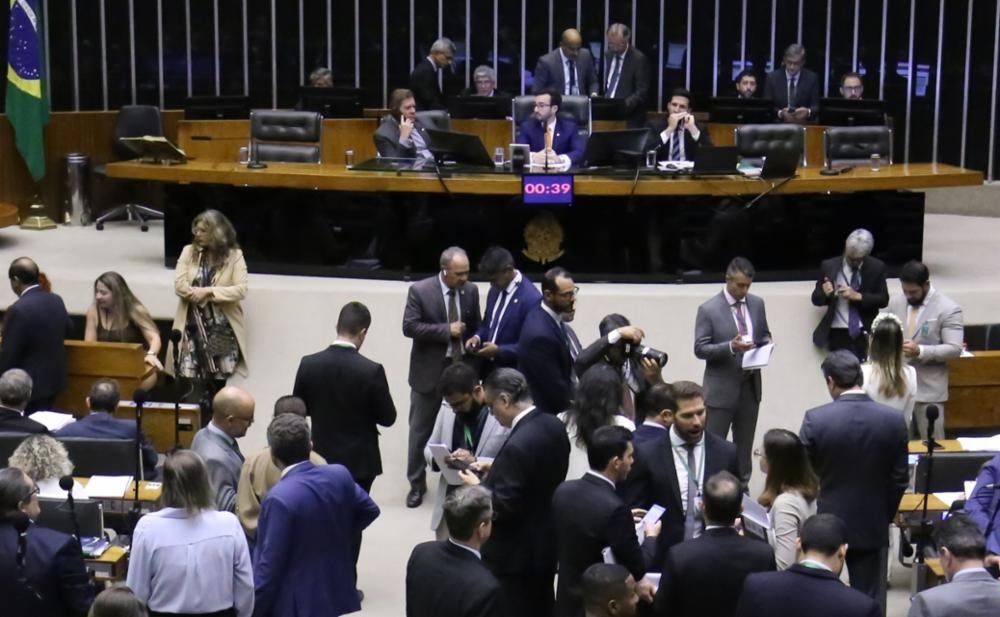 Câmara aprova PEC que isenta veículos com mais de 20 anos do IPVA