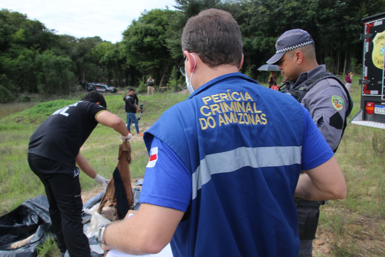 Corpo esquartejado é encontrado boiando no Tarumã-Açu; veja fotos