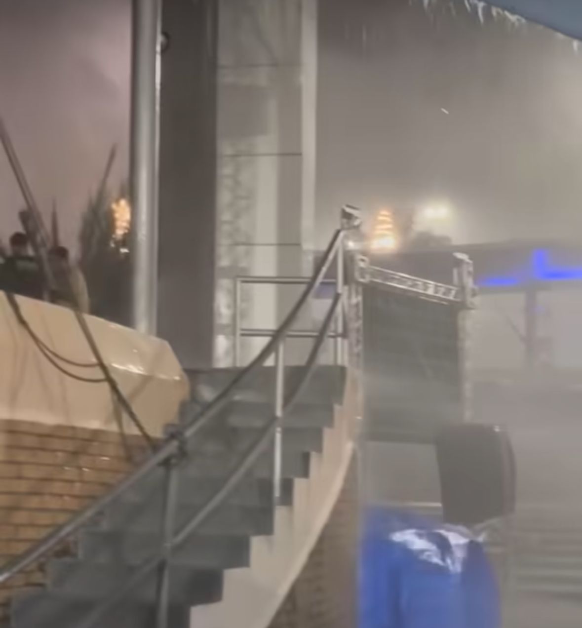 Chuva forte leva prefeitura a cancelar espetáculo de Natal na Ponta Negra