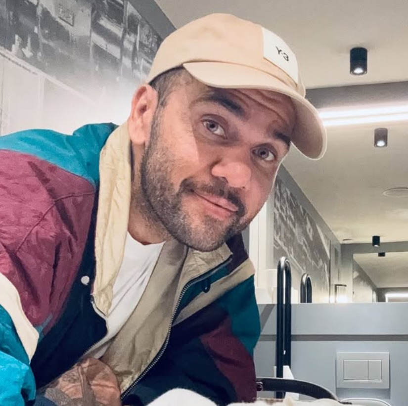 Daniel Alves acusa construtora de fraude e pede R$ 22 milhões na Justiça