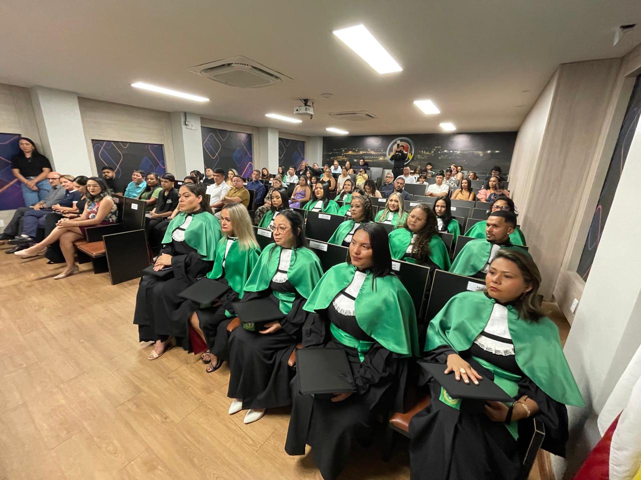 Nilton Lins forma primeira turma de Técnicos de Enfermagem em Manaus