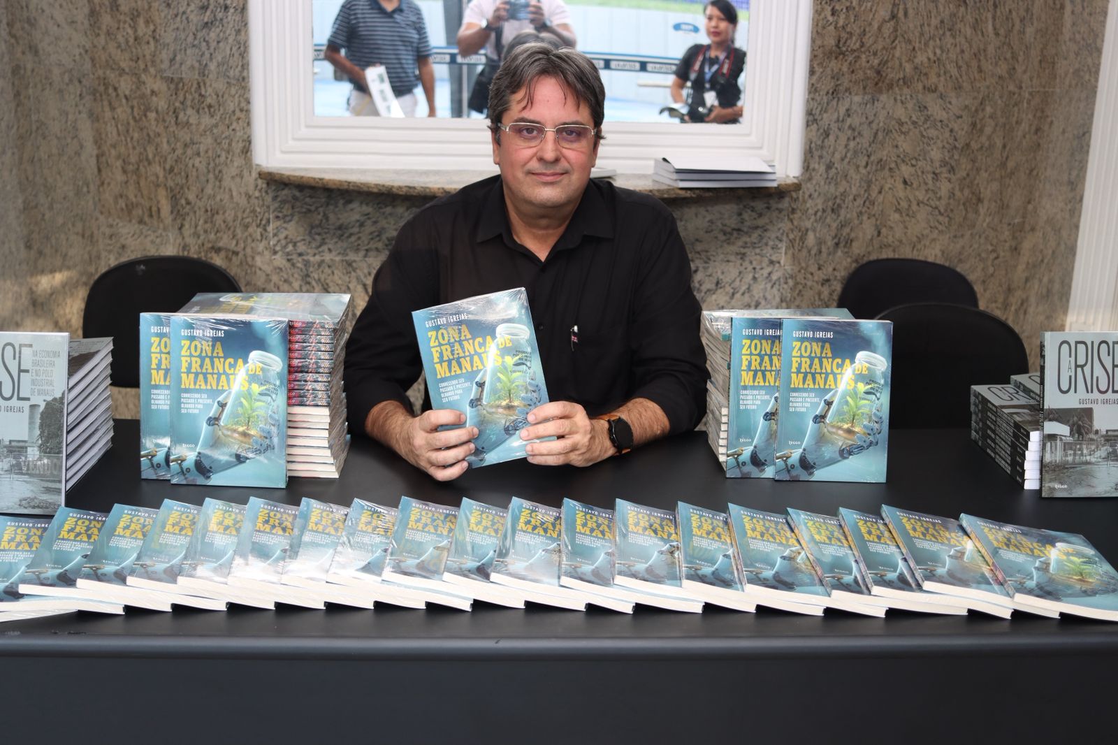Gustavo Igrejas lança livro sobre passado e futuro da Zona Franca de Manaus