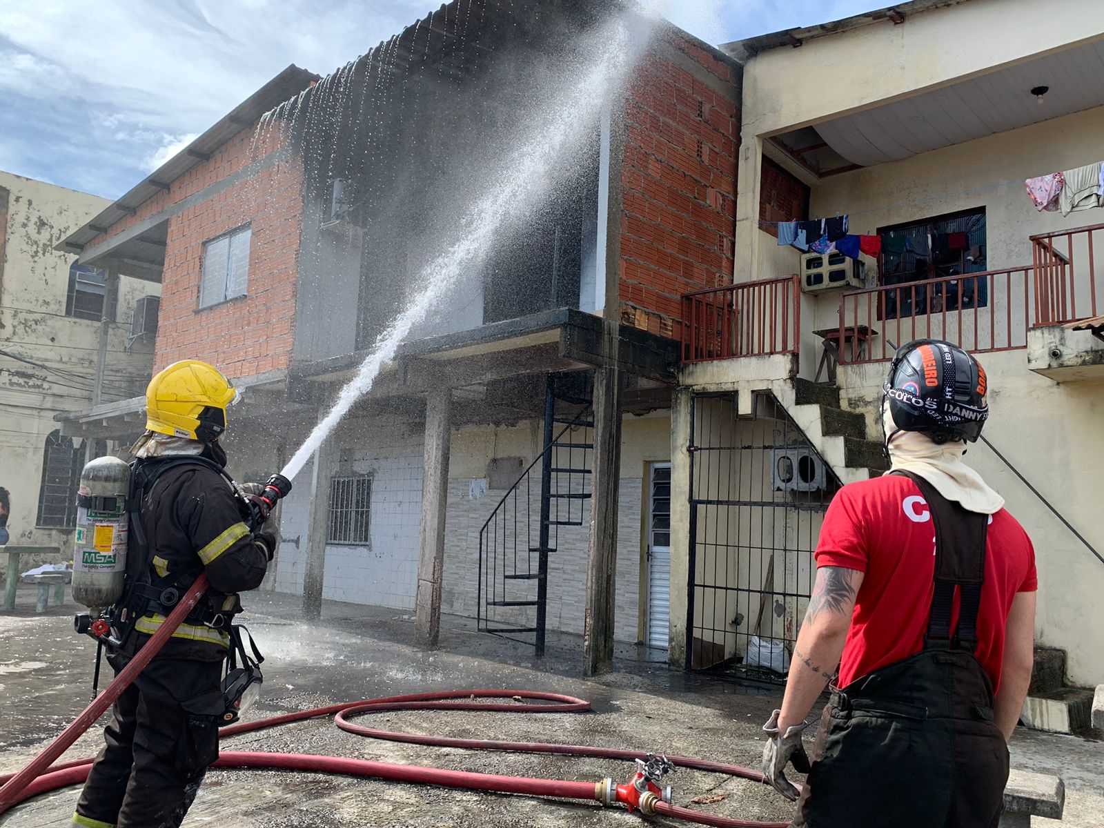 Curto-circuito pode ter provocado incêndio em residência no bairro Raiz  