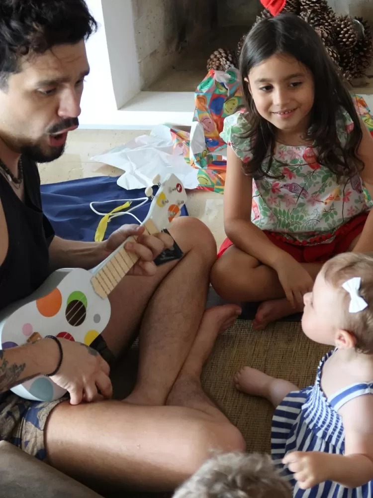 Luan Santana encanta ao mostrar fotos com a filha; veja