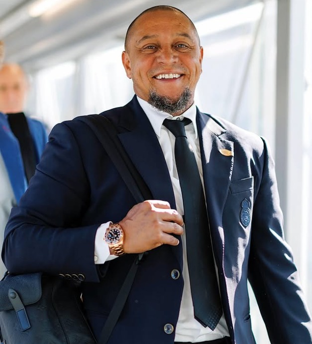 Ex-jogador Roberto Carlos é internado após problema no coração