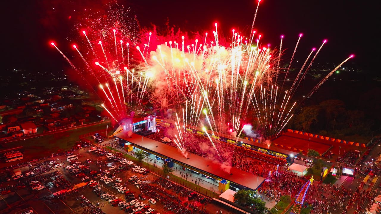 Coari dá as boas-vindas a 2026 com festa, música e fogos de artifício