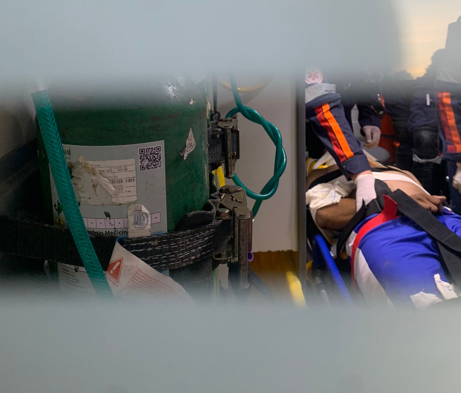 Homem é socorrido após bater contra roda de caminhão em Manaus