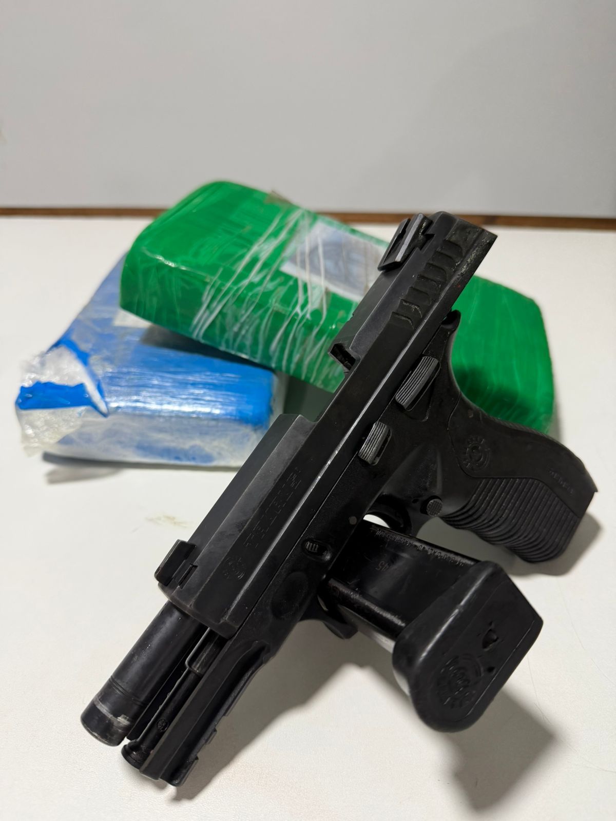 Polícia desmantela depósito de drogas que funcionava em Jutaí