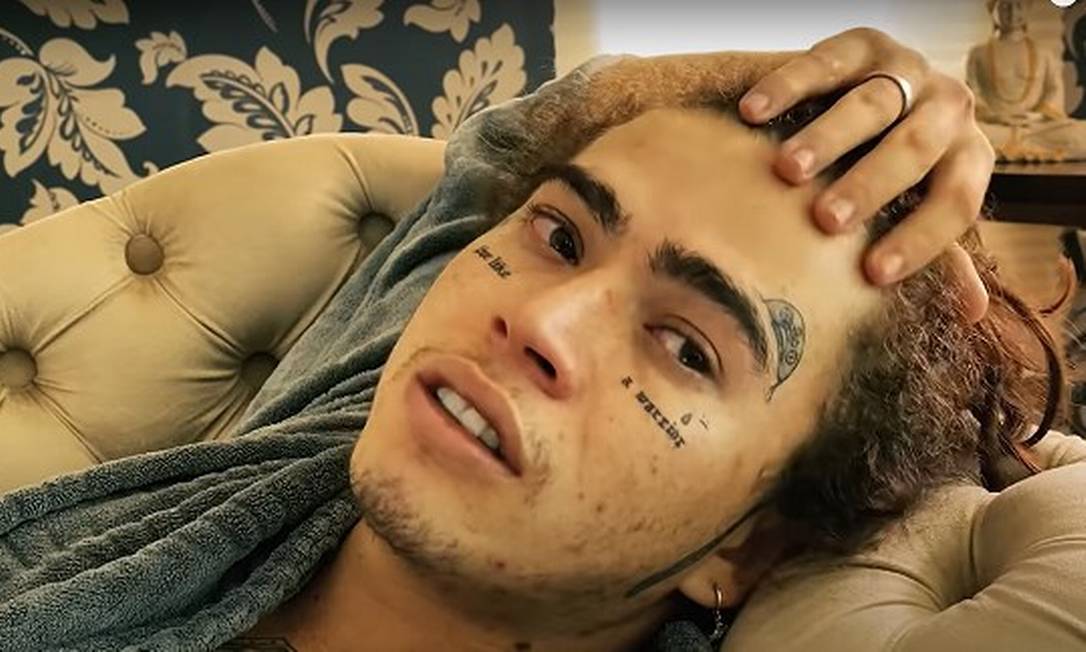 Whindersson emociona internautas ao falar sobre pais que perderam os filhos