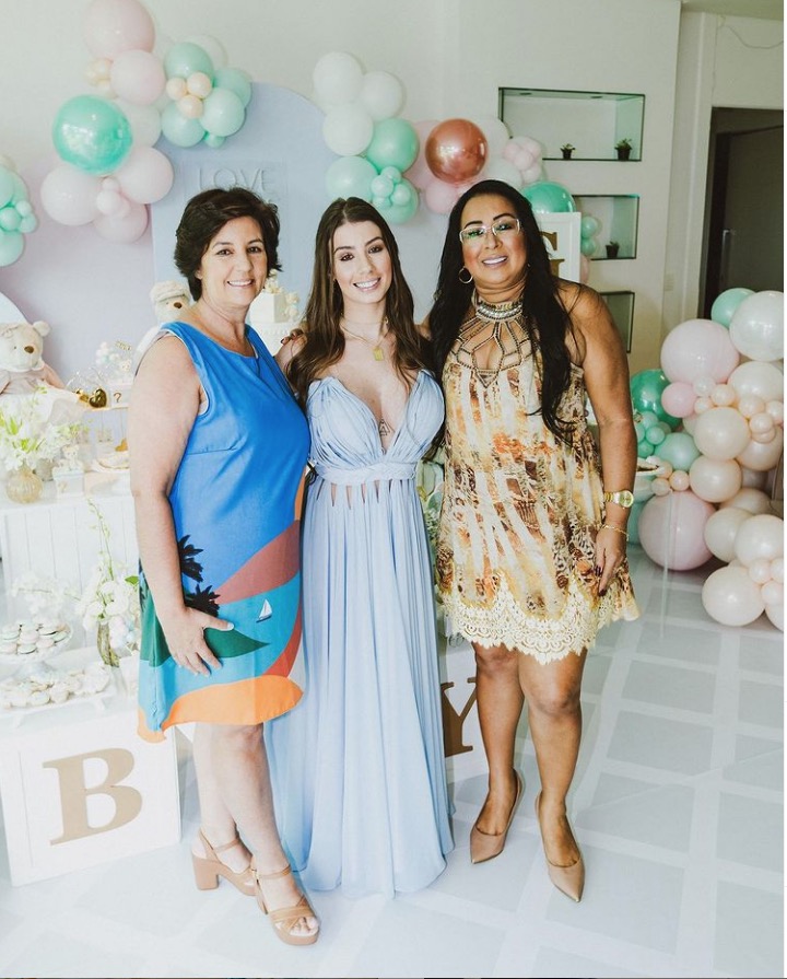 Whindersson Nunes se declara para noiva, mãe e sogra no Dia da Mulher 