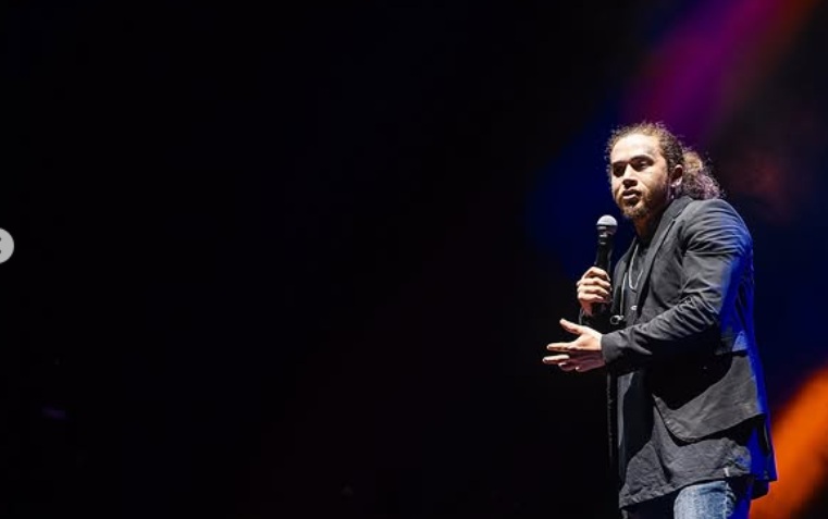 Whindersson Nunes lota sambódromo de Manaus e agradece público