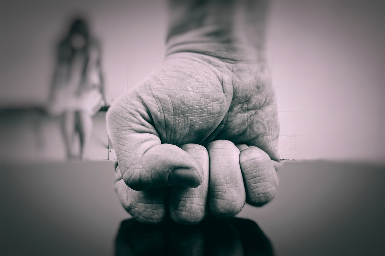 Após denúncia do cunhado, homem é preso por espancar namorada no São José