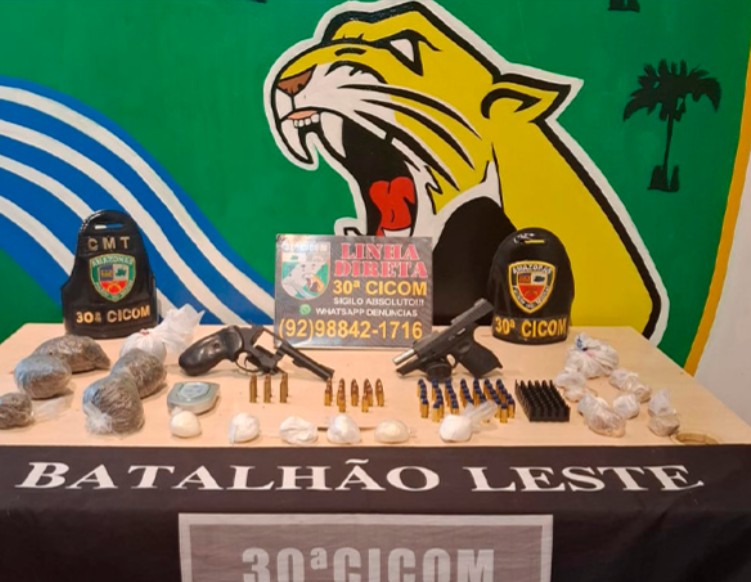 Homem é preso com armas e drogas na saída de condomínio no Lago Azul