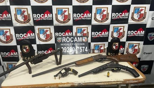 Membro de facção é preso com arsenal escondido em terreno em Coari