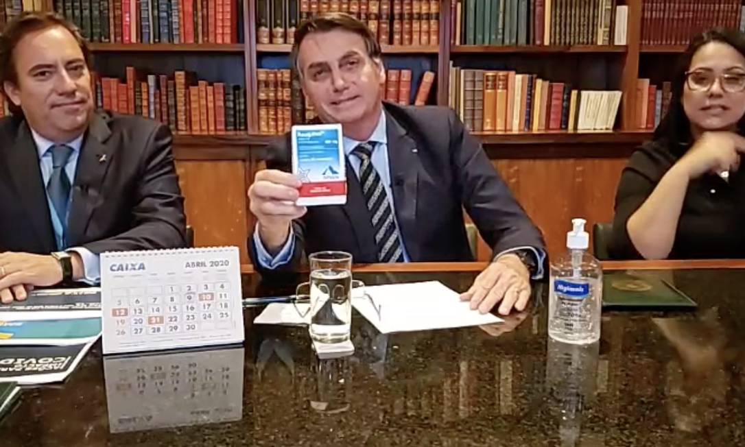 Bolsonaro diz que voltou a tomar cloroquina após sintomas de Covid