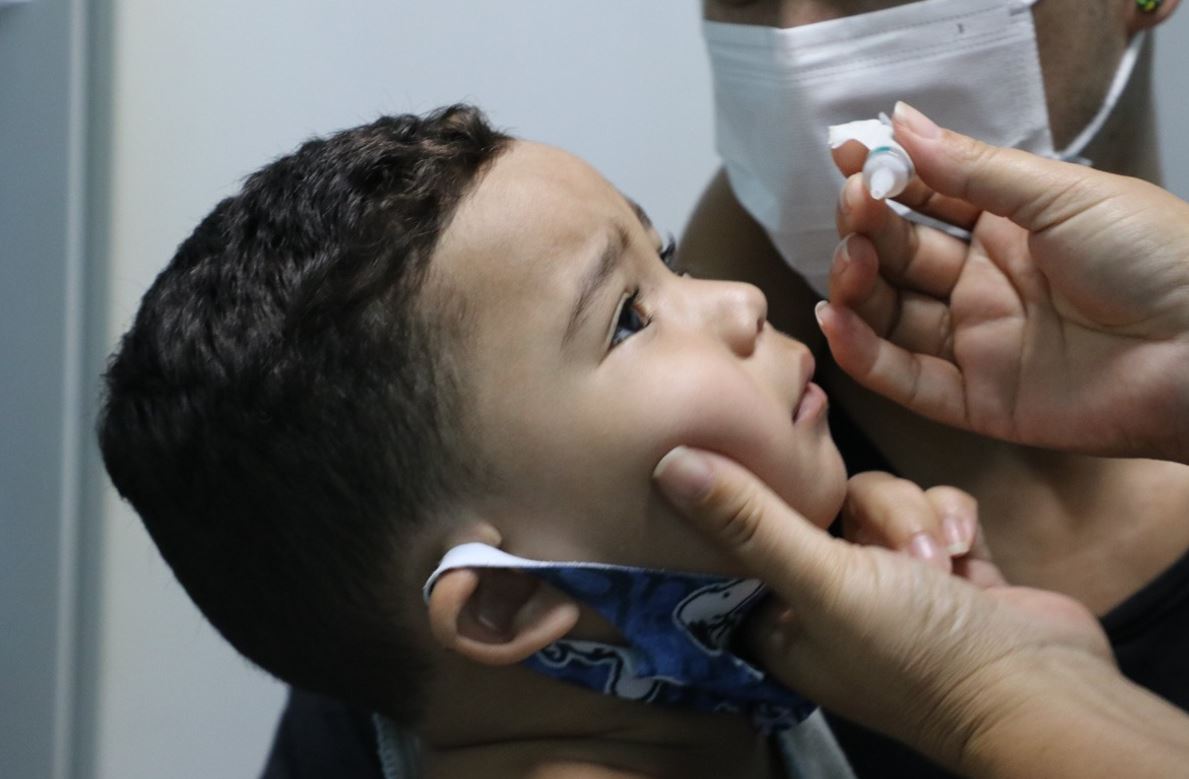 Baixa vacinação contra poliomielite preocupa especialistas no Amazonas