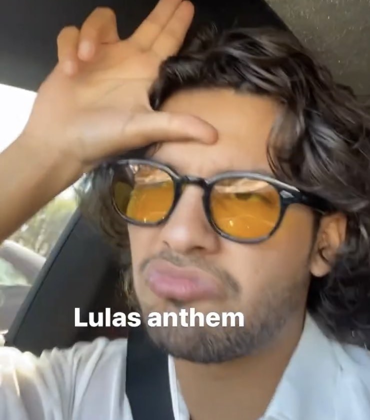 Affair de Marquezine, Xolo Maridueña faz ‘L’ de Lula em vídeo após Neymar declarar apoio a Bolsonaro